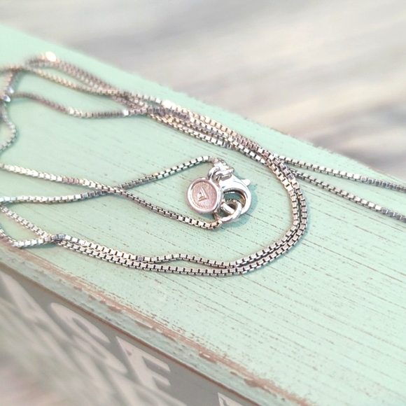 Silpada Diamondback necklace - Picture 4 of 6